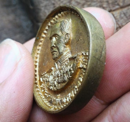 เหรียญกรมหลวงชุมพรเขตอุดมศักดิ์ หลังหลวงพ่อเงิน วัดบางคลาน เหรียญเนื้อโลหะหล่อโบราณ เก่าสวย พระบ้านพระแท้