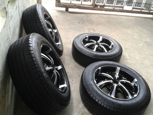 ขอบ17นิ้ว6รู พร้อมยาง สวยๆ 4 ล้อ ราคา 7800 บาท ขอบ17นิ้ว6รู พร้อมยาง สวยๆ 4 ล้อ ราคา 7800 บาท