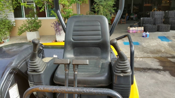 ขาย รถขุด KOMATSU รุ่น PC35MR -1- มือสองญี่ปุ่น แทรกเหล็ก สลัก บูทแน่น ทั้งคัน สวยพร้อมใช้งาน มือถือ/LINE ID : 0818753444