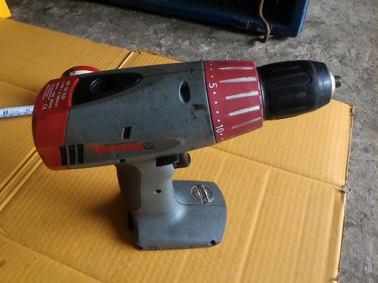 สว่านไร้สายและไขควงปรับตั้งแรงบิดได้ ยี่ห้อ Kress ของ สวิสแลนด์