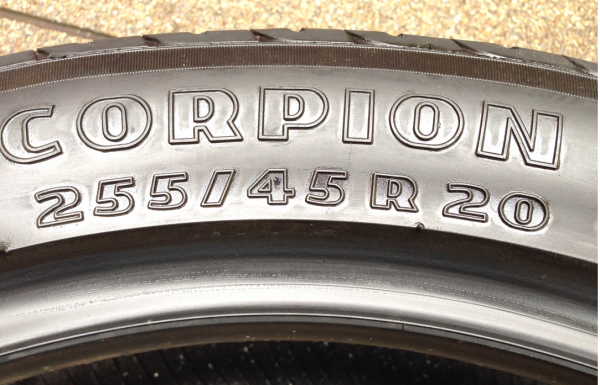 ยาง PIRELLIl 255 45 20 ปี12 ดอกเยอะ ราคาไม่แพง ยาง PIRELLIl 255 45 20 ปี12 ดอกเยอะ ราคาไม่แพง