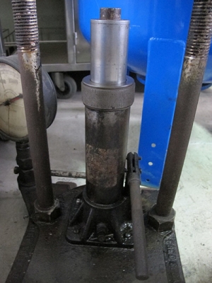 ขายแท่นอัดไฮดรอลิคเก่าโบราณของอเมริกา แรงอัด20ตันหายากน่าใช้หรือสะสม ขายแท่นอัดไฮดรอลิคเก่าโบราณของอเมริกา แรงอัด20ตันหายากน่าใช้หรือสะสม