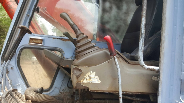 ขาย แบคโฮ HITACHI EX200-2 เอกสารใบซื้อขาย เอวกับช่วงล่างดี เครื่องหลวมทำงานมีโหลด ขายตามสภาพครับ ขาย แบคโฮ HITACHI EX200-2 เอกสารใบซื้อขาย เอวกับช่วงล่างดี เครื่องหลวมทำงานมีโหลด ขายตามสภาพครับ