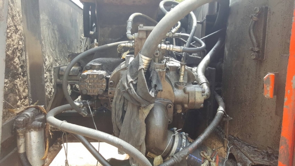 ขาย แบคโฮ HITACHI EX200-2 เอกสารใบซื้อขาย เอวกับช่วงล่างดี เครื่องหลวมทำงานมีโหลด ขายตามสภาพครับ ขาย แบคโฮ HITACHI EX200-2 เอกสารใบซื้อขาย เอวกับช่วงล่างดี เครื่องหลวมทำงานมีโหลด ขายตามสภาพครับ