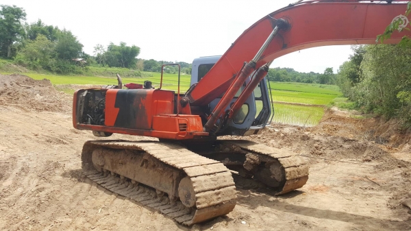 ขาย แบคโฮ HITACHI EX200-2 เอกสารใบซื้อขาย เอวกับช่วงล่างดี เครื่องหลวมทำงานมีโหลด ขายตามสภาพครับ ขาย แบคโฮ HITACHI EX200-2 เอกสารใบซื้อขาย เอวกับช่วงล่างดี เครื่องหลวมทำงานมีโหลด ขายตามสภาพครับ