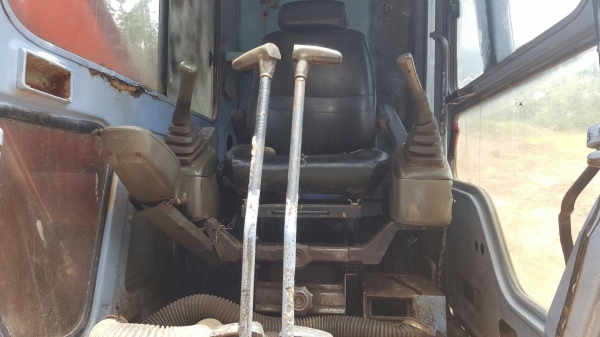 ขาย แบคโฮ HITACHI EX200-2 เอกสารใบซื้อขาย เอวกับช่วงล่างดี เครื่องหลวมทำงานมีโหลด ขายตามสภาพครับ ขาย แบคโฮ HITACHI EX200-2 เอกสารใบซื้อขาย เอวกับช่วงล่างดี เครื่องหลวมทำงานมีโหลด ขายตามสภาพครับ