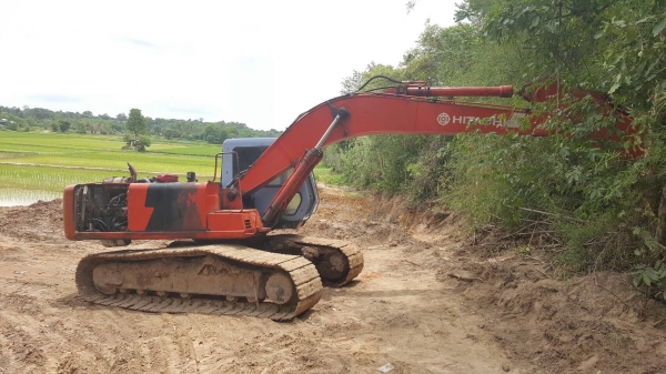 ขาย แบคโฮ HITACHI EX200-2 เอกสารใบซื้อขาย เอวกับช่วงล่างดี เครื่องหลวมทำงานมีโหลด ขายตามสภาพครับ ขาย แบคโฮ HITACHI EX200-2 เอกสารใบซื้อขาย เอวกับช่วงล่างดี เครื่องหลวมทำงานมีโหลด ขายตามสภาพครับ