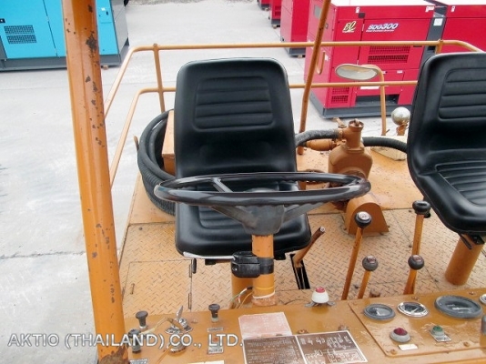 ขายรถบด9ล้อยาง  TS7409 ปุ๋ย 085-0221939