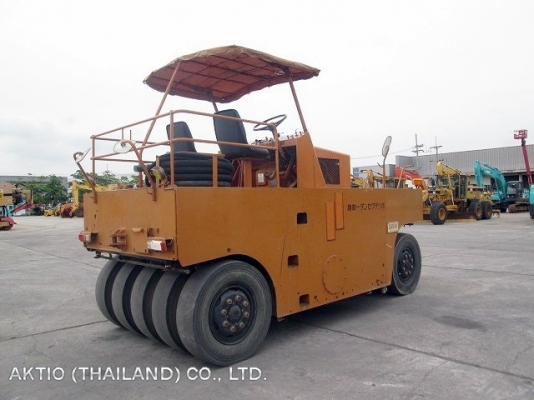 ขายรถบด9ล้อยาง  TS7409 ปุ๋ย 085-0221939