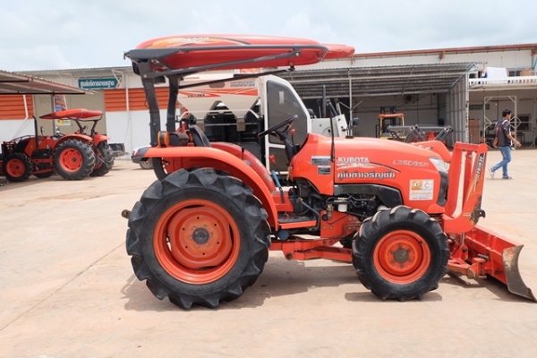 ขายรถไถรุ่น L3608sp  ดาวน์ 10,000 บาท พร้อมใบมีด ผานพรวน มีเอกสารพร้อมโอน รถสวยพร้อมใช้งาน