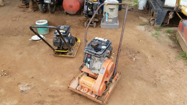 ขาย เครื่องตบดิน แบบพื้นเรียบ ตบเพลท เก่าญี่ปุ่น พร้อมใช้งาน ลงจากตู้มาเลยครับ