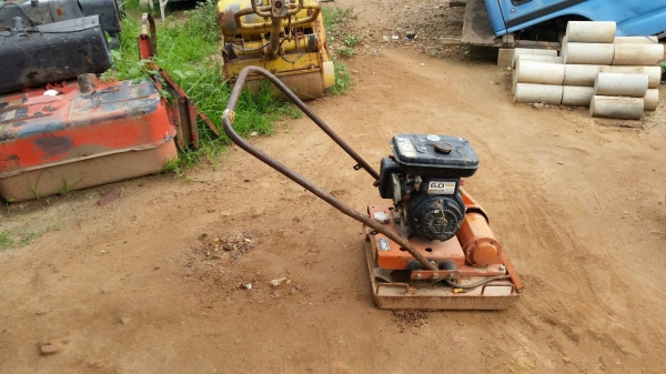 ขาย เครื่องตบดิน แบบพื้นเรียบ ตบเพลท เก่าญี่ปุ่น พร้อมใช้งาน ลงจากตู้มาเลยครับ