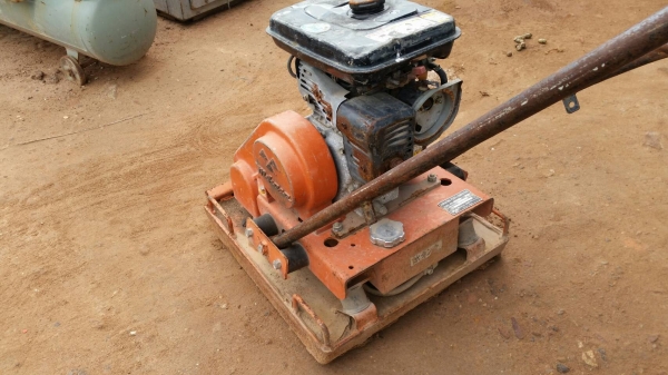 ขาย เครื่องตบดิน แบบพื้นเรียบ ตบเพลท เก่าญี่ปุ่น พร้อมใช้งาน ลงจากตู้มาเลยครับ