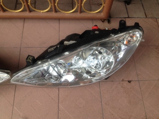 ไฟหน้า PEUGEOT 307 T5 เก่าญี่ปุ่นเเท้หลอดครบสภาพสวยใสๆคู่ละ ไฟหน้า PEUGEOT 307 T5 เก่าญี่ปุ่นเเท้หลอดครบสภาพสวยใสๆคู่ละ