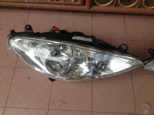 ไฟหน้า PEUGEOT 307 T5 เก่าญี่ปุ่นเเท้หลอดครบสภาพสวยใสๆคู่ละ ไฟหน้า PEUGEOT 307 T5 เก่าญี่ปุ่นเเท้หลอดครบสภาพสวยใสๆคู่ละ