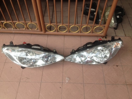 ไฟหน้า PEUGEOT 307 T5 เก่าญี่ปุ่นเเท้หลอดครบสภาพสวยใสๆคู่ละ