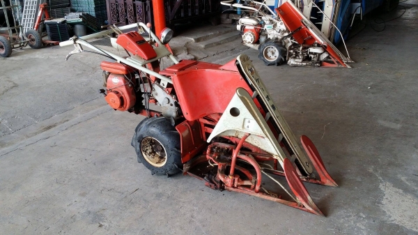 รถเกี่ยวข้าวเดินตามแบบมัดข้าวในตัว UEY เก่าญี่ปุ่น เกี่ยวมัด 1 แถว 2 ล้อ ใช้งานง่าย