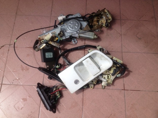 ชุดประตูดูดมาจากญี่ปุ่นไม่ทราบรุ่นของตามรูปชุดละ