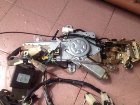 ชุดประตูดูดมาจากญี่ปุ่นไม่ทราบรุ่นของตามรูปชุดละ