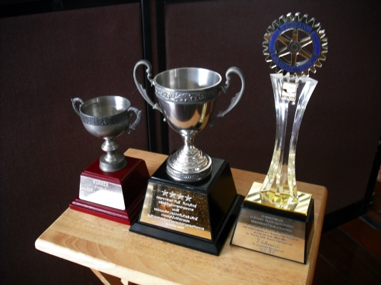 ถ้วยรางวัล เหมา 3 ใบ เก่าเก็บ