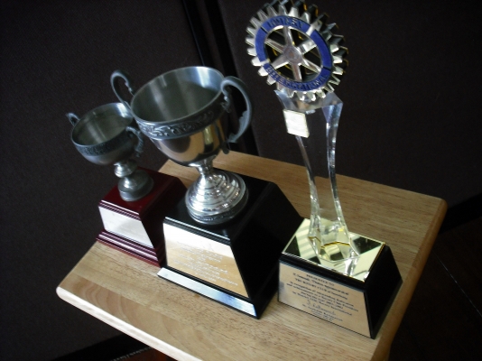 ถ้วยรางวัล เหมา 3 ใบ เก่าเก็บ