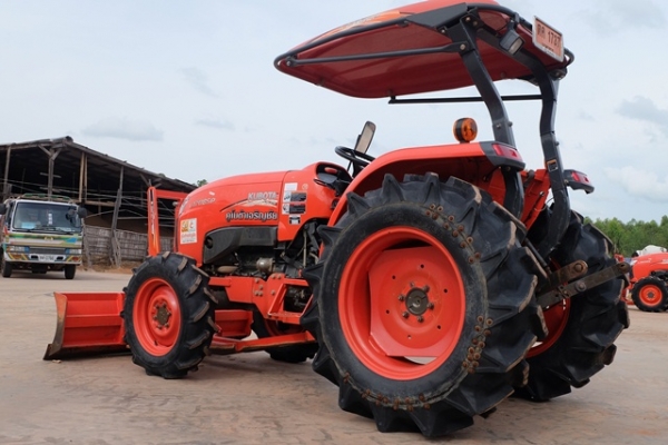 ขายรถไถรุ่น L4708sp ดาวน์ 20,000 บาท พร้อมใบมีด ผานพรวน มีเอกสารพร้อมโอน รถสวยพร้อมใช้งาน