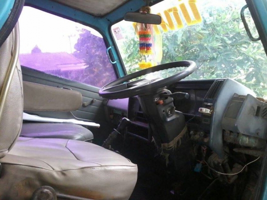 รถ 6 ล้อ ดูดส้วม ( ตัวรถมิตซู หัวอีซุซุ NKR) ราคา 157000 บาท