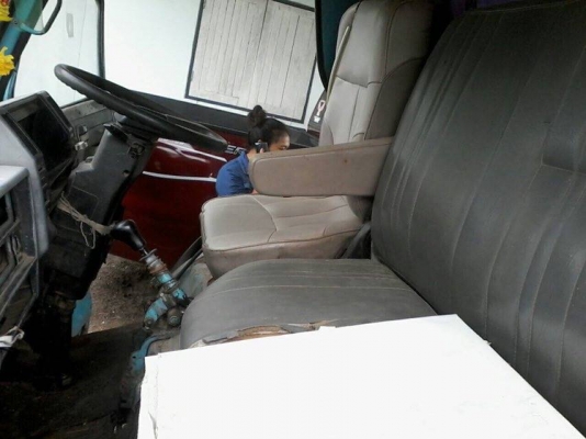 รถ 6 ล้อ ดูดส้วม ( ตัวรถมิตซู หัวอีซุซุ NKR) ราคา 157000 บาท