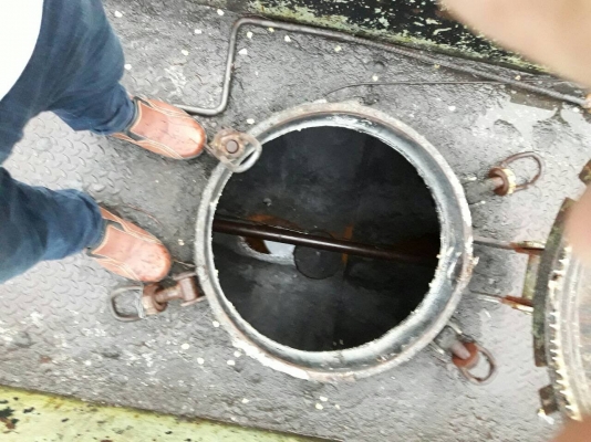 รถอีซูซุ 10 ล้อ บรรรทุกน้ำมัน / เปลื่ยนเครื่อง 230 แรงม้า. ปี 39.  ( ขาย แม่ , ลูก. )  ,  ( มี ขาย 2 คัน. )      สนใจติดต่อ  081 - 6079515