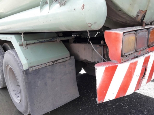 รถอีซูซุ 10 ล้อ บรรรทุกน้ำมัน / เปลื่ยนเครื่อง 230 แรงม้า. ปี 39.  ( ขาย แม่ , ลูก. )  ,  ( มี ขาย 2 คัน. )      สนใจติดต่อ  081 - 6079515