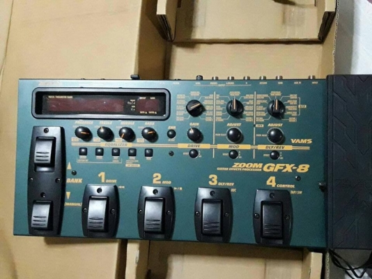 (ลดราคาให้มาไวไปไวครับ) เอฟเฟคกีต้าร์ Zoom GFX-8 สภาพใหม่เลยครับ