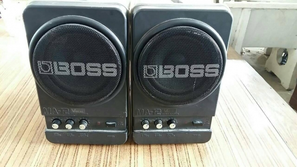 ลำโพง Boss สวยๆ คู่ 5,000 เท่านั้นครับ รีบมารับไปได้เลย