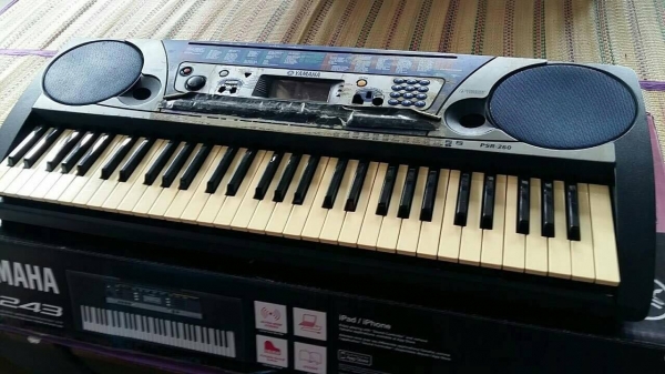 คีร์บอร์ด yamaha ราคาสบายๆ รับไปใช้ชิวๆครับ คีร์บอร์ด yamaha ราคาสบายๆ รับไปใช้ชิวๆครับ