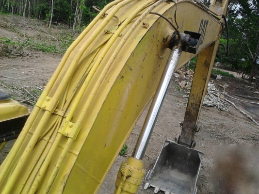 รถแบคโฮ  CAT  320B.    สนใจติดต่อ  081 - 6079515