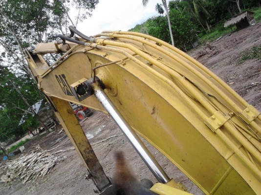 รถแบคโฮ  CAT  320B.    สนใจติดต่อ  081 - 6079515