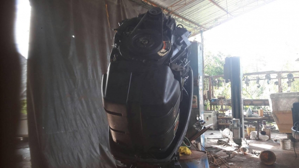 ขายเครื่องเมอร์คิวรี่250hp2จังหวะ พร้อมใช้งานต้องมาลองกับตัวครับจะติดเครื่องให้ดูติดง่ายเสียงเดินเงียบเดินเบา ขาย 125000 บาท ใครที่ชอบแรงๆตัวนี้เลย