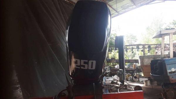 ขายเครื่องเมอร์คิวรี่250hp2จังหวะ พร้อมใช้งานต้องมาลองกับตัวครับจะติดเครื่องให้ดูติดง่ายเสียงเดินเงียบเดินเบา ขาย 125000 บาท ใครที่ชอบแรงๆตัวนี้เลย