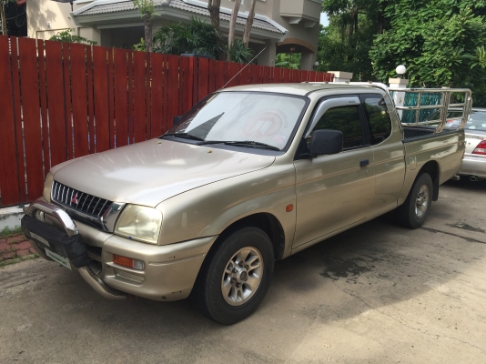 ขายปิคอัพมิตซูบิชิสตราด้าเครื่อง 2800 เกียร์ออโต้ ปี2000 สีทอง ราคา 140,000บาท เจ้าของขายเอง