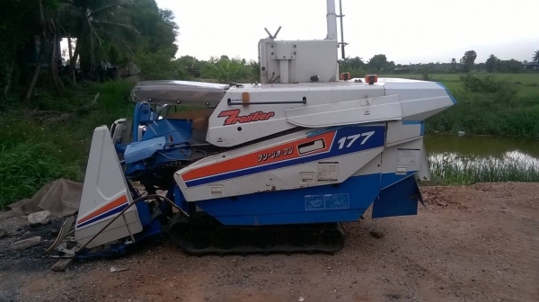 รถเกี่ยวข้าว ISEKI 17.7แรง เก่าญีปุ่น  ทำงานแค่ 370 ชั่วโมง