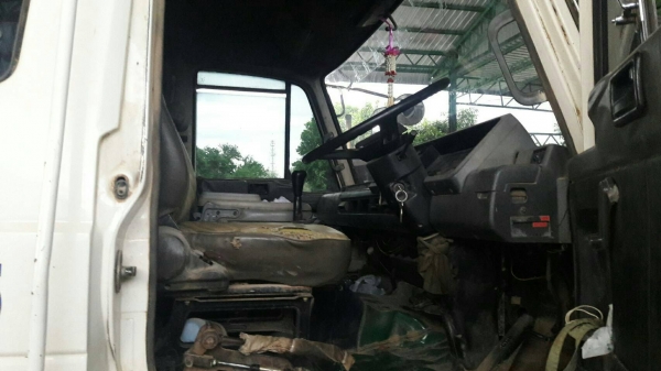 ขาย10ล้อนิสสันUD 2เพลาดั้ม