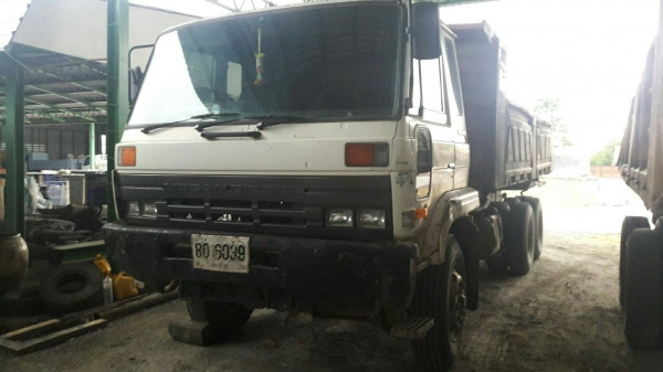 ขาย10ล้อนิสสันUD 2เพลาดั้ม