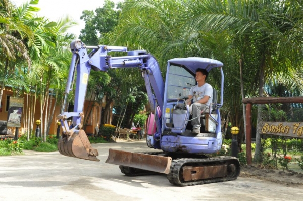 KOMATSU PC20uu คอนโทลน้ำมัน ปั้มนิ้ว สวยเดิมจากญี่ปุ่น ทำงานสมบูรณ์ทุกระบบ รับรองไม่ผิดหวัง 290,000 เท่านั้น!!