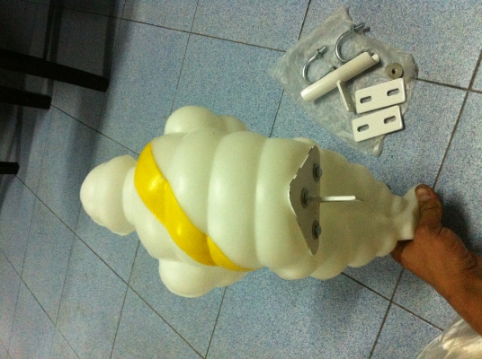 ตุ๊กตามิชลิน ขนาดใหญ่ สูง 16 นิ้ว ท่ากอดอก พร้อมเหล็กยึด