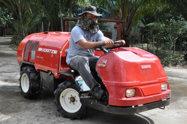 (ลดกระหน่ำ)ขายรถพ่นยา-ฉีดยาKIORITZ500ลิตร 3สูบแรงสะใจ ดีเซล มีเกียร์ขับเคลื่อน4WDล้อ สภาพสวยเดิมญี่ปุ่น อะเนคประสงค์ 85,000เท่านั้น!!