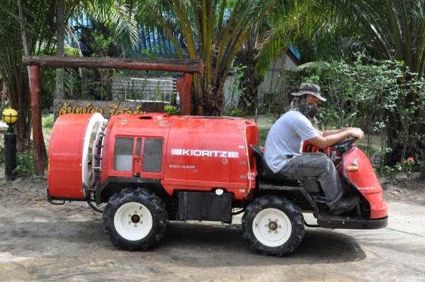 (ลดกระหน่ำ)ขายรถพ่นยา-ฉีดยาKIORITZ500ลิตร 3สูบแรงสะใจ ดีเซล มีเกียร์ขับเคลื่อน4WDล้อ สภาพสวยเดิมญี่ปุ่น อะเนคประสงค์ 85,000เท่านั้น!!
