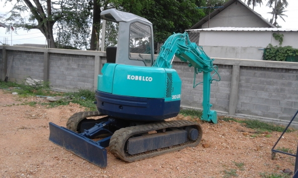 ขายรถขุดเล็ก โคมัทสุPC30