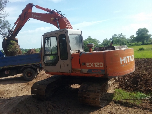 ขาย 585,000 Hitachi เก่านอก 2 ปี  EX120-1 แอร์เย็น  เครื่องดี ปั่มดี โช่หนา เอกสารอินวอยท์ รถสวยพร้อมใช้ 090-772-3710 090-772-3708