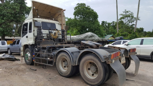 ขายรถบรรทุก 10 ล้อหัวลาก  ISUZU DECA 270 แรงม้าปี 2549 ราคา 1350000