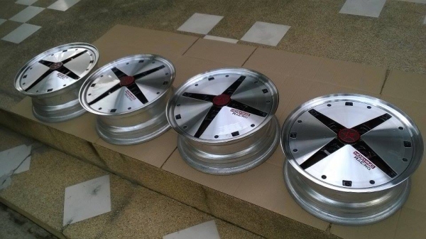 Impul Hoshino Racing ขอบ14 *5.5 et38 4/114.3 ล้อหนาเดิมๆ ฝาcenter cap มิเนียมครบ4ฝา ล้อแท้น้ำหนักเบามากๆ ราคา 6500 บาท โทร.096-2085202 ครับ