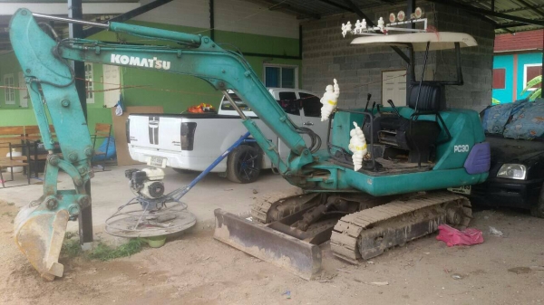 Komatsu 30 -7 พร้อมหัวเจาะ